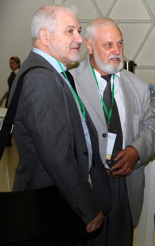 Слева направо: Талалаевский Л.Б. («AVX Израиль Л.Т.Д.») и Генеральный  директор ООО «Радиокомп» Кочемасов В.Н. на международном семинаре «ГСЧС-2019» в Технополисе «Москва» в августе 2019 года